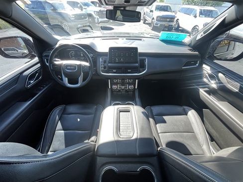 Used 2023 GMC Yukon XL SLT AWD/4WD image 12