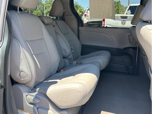 Used 2015 Toyota Sienna XLE w/ XLE Navigation Package FWD image 12