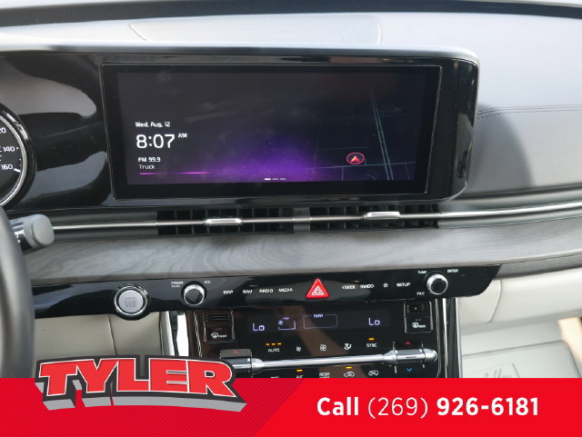 Used 2024 Kia Carnival EX FWD image 45
