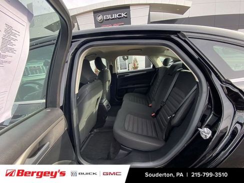 Used 2018 Ford Fusion SE w/ Fusion SE Technology Package image 28