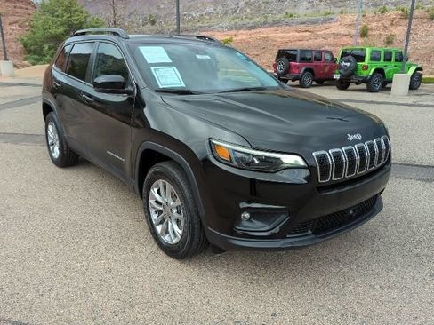 Used 2022 Jeep Cherokee Latitude Lux w/ Sun & Sound Group AWD/4WD image 3