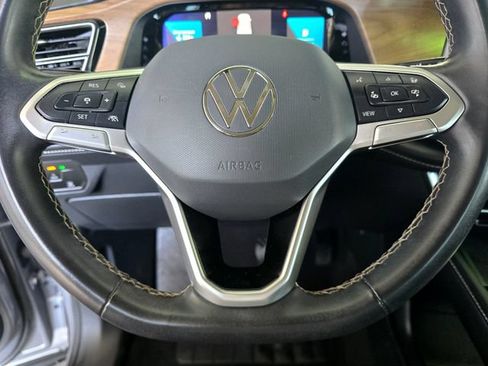 Used 2024 Volkswagen Atlas SE AWD/4WD image 13