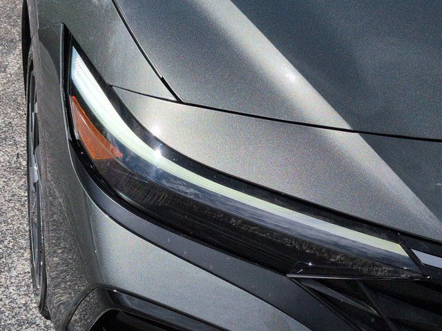 Used 2025 Hyundai Elantra SEL FWD image 9