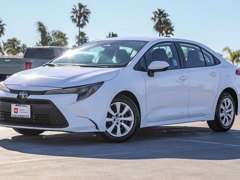 Certified 2023 Toyota Corolla LE image 1