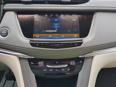 Used 2019 Cadillac XT5 Luxury image 23