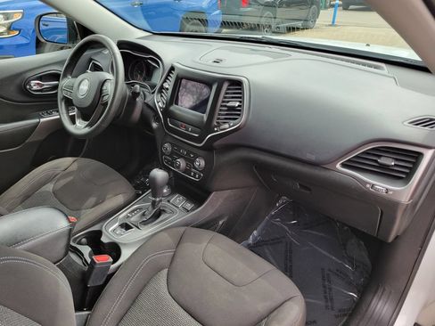 Used 2021 Jeep Cherokee Latitude AWD/4WD image 21