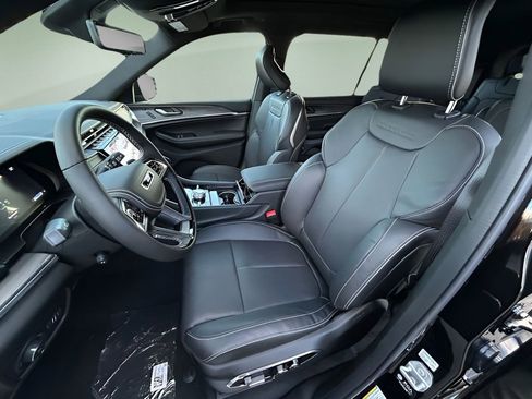 New 2025 Jeep Grand Cherokee L Overland image 17