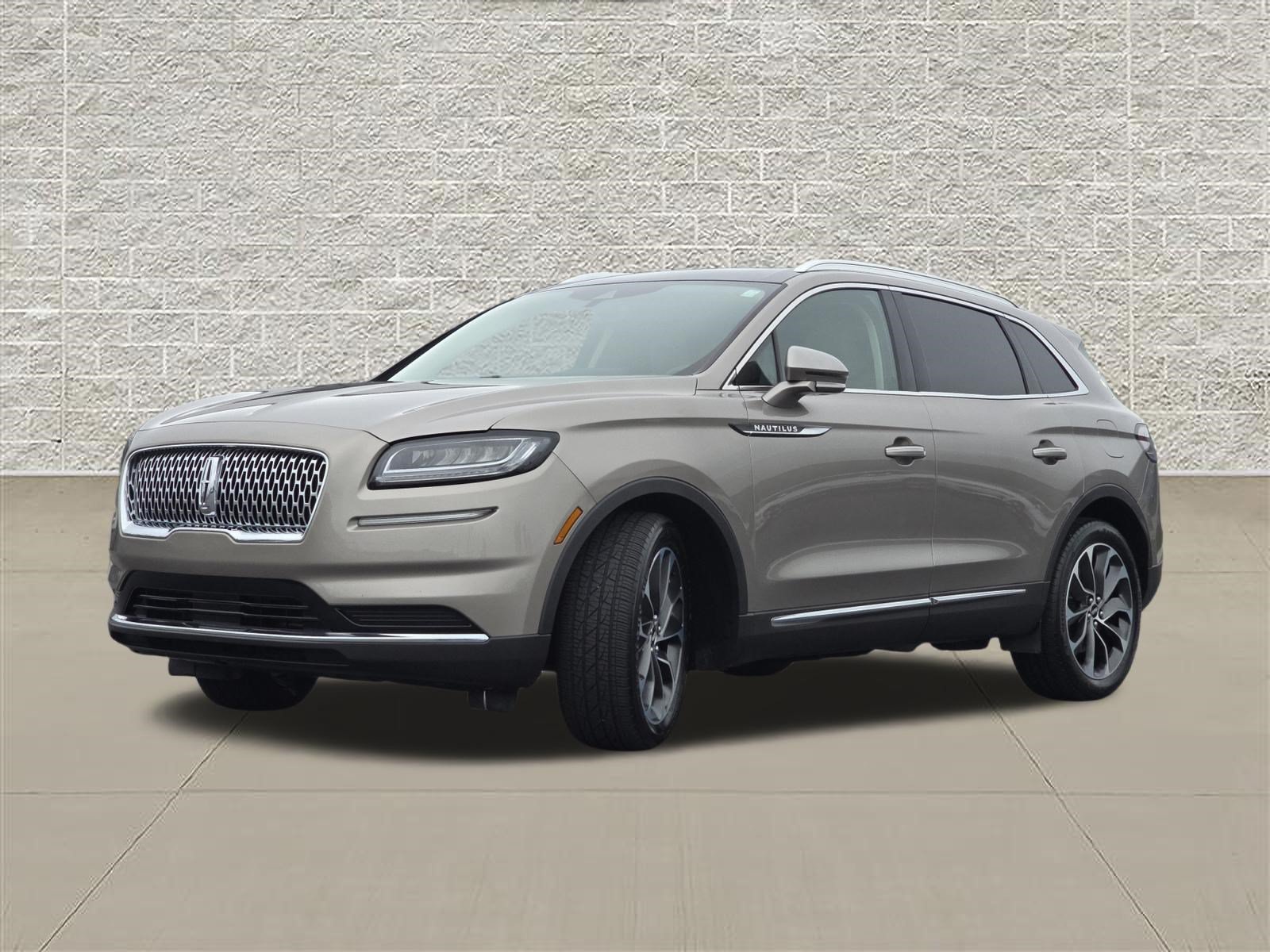 Used 2021 Lincoln Nautilus Reserve w/ Cargo Utility Package AWD/4WD image 3