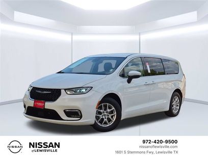 Used 2023 Chrysler Pacifica Touring-L