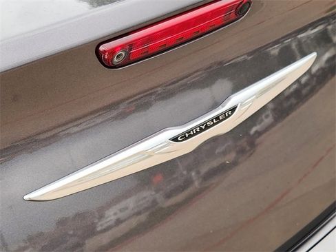 Used 2014 Chrysler 300 S RWD image 9