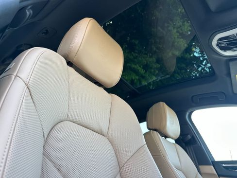 Certified 2026 Porsche Macan AWD/4WD image 18