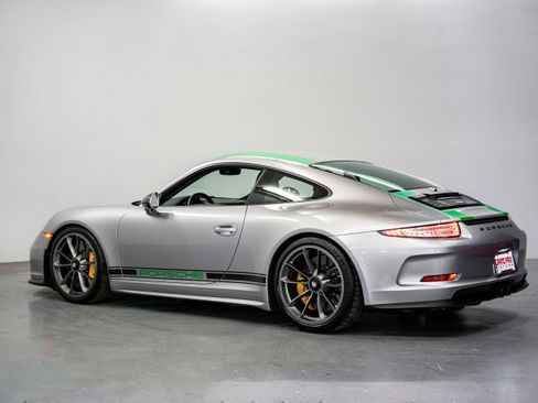 Used 2016 Porsche 911 R RWD image 8