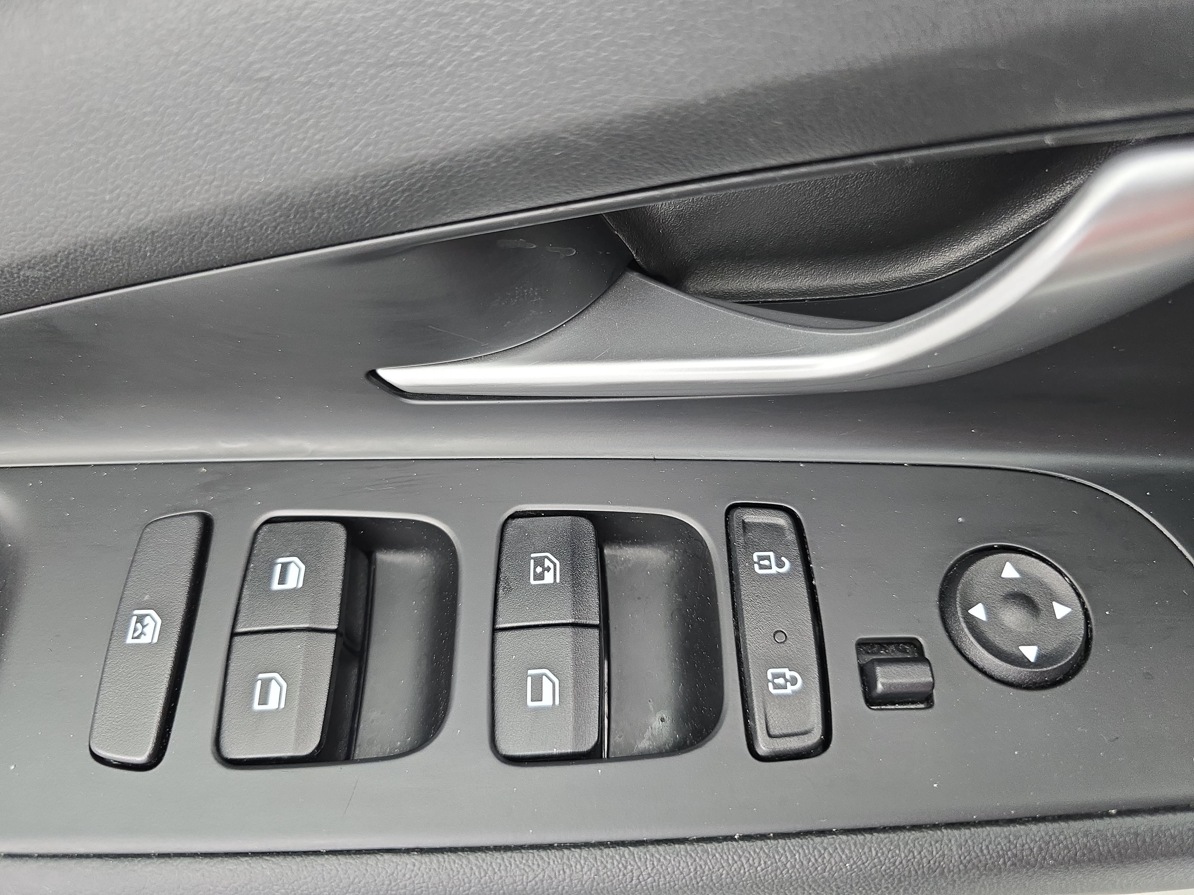 Used 2022 Hyundai Elantra SEL FWD image 26