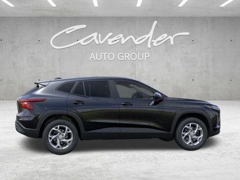 New 2026 Chevrolet Trax LS w/ LS Convenience Package FWD image 5