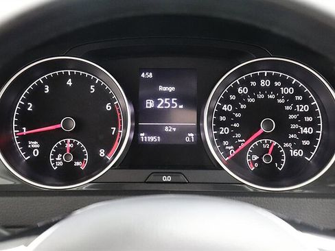 Used 2021 Volkswagen Golf 4-Door FWD image 33