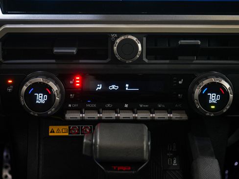 Used 2024 Toyota Tacoma TRD Sport image 19