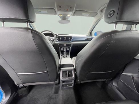 Used 2023 Volkswagen Taos SE w/ Black Wheel Package image 15