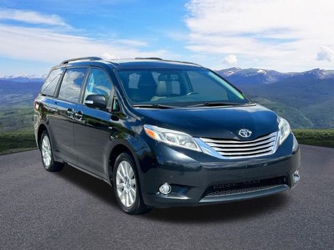Used 2017 Toyota Sienna Limited image 7