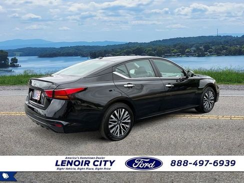 Used 2025 Nissan Altima 2.5 SV FWD image 3