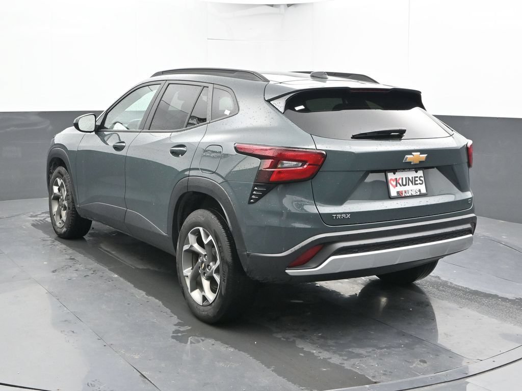 Used 2025 Chevrolet Trax LT FWD image 10