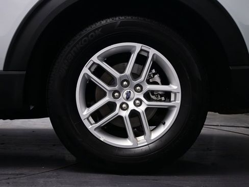 Used 2025 Ford Explorer Active w/ Active Comfort Package RWD image 40