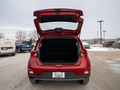 Certified 2025 Hyundai Venue SEL image 11