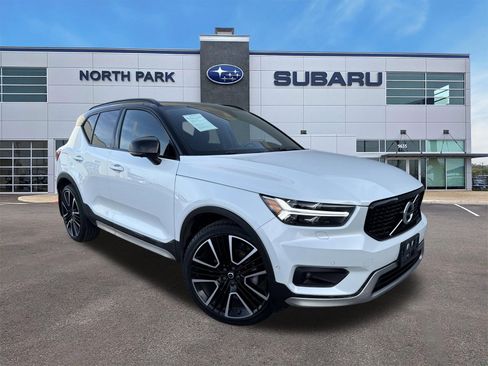 Used 2021 Volvo XC40 T5 R-Design w/ Advanced Package AWD/4WD image 2