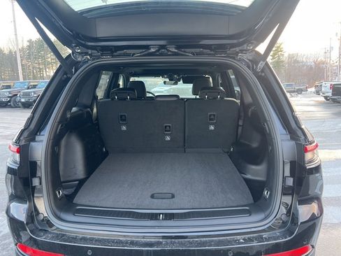 New 2025 Jeep Grand Cherokee Altitude image 18