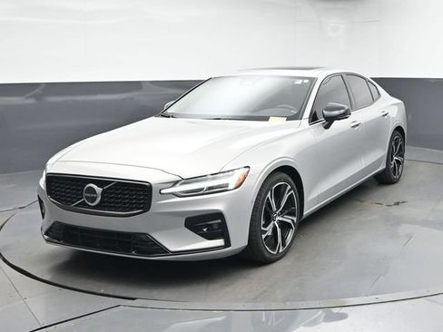 Used 2024 Volvo S60 B5 Plus AWD/4WD image 3