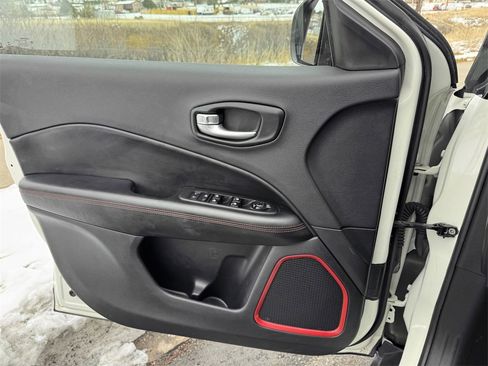 Used 2021 Jeep Compass Trailhawk image 12