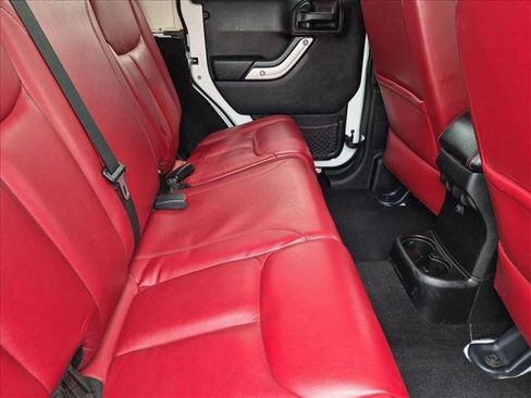 Used 2013 Jeep Wrangler Unlimited Rubicon AWD/4WD image 25