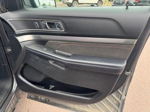 Used 2018 Ford Explorer XLT w/ Equipment Group 202A AWD/4WD image 19