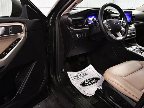 Used 2022 Ford Explorer XLT w/ Equipment Group 202A image 16