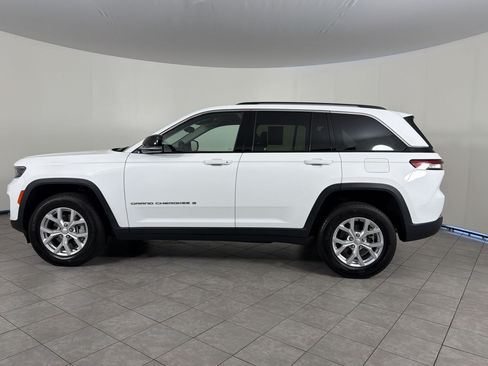 Used 2023 Jeep Grand Cherokee Limited AWD/4WD image 2