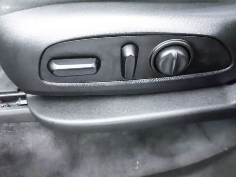 Used 2020 Chevrolet Traverse LT image 6