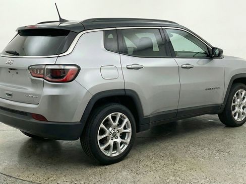 Used 2025 Jeep Compass Limited image 9