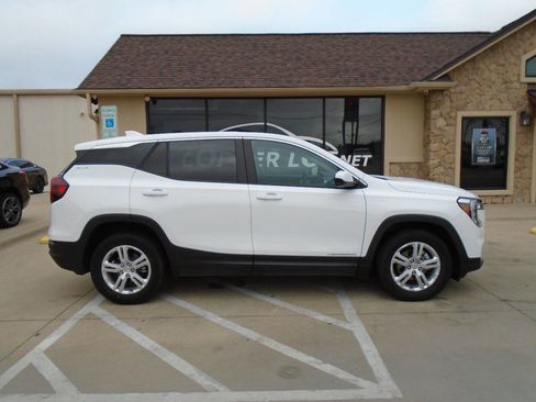 Used 2024 GMC Terrain SLE image 5