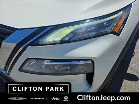 Used 2023 Nissan Rogue SV FWD image 7