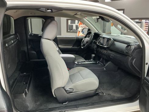Used 2022 Toyota Tacoma SR image 22