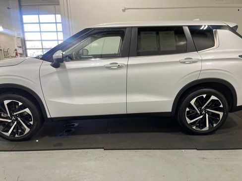 Used 2024 Mitsubishi Outlander SE image 32