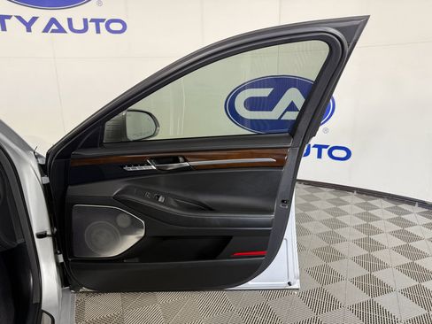 Used 2019 Genesis G90 3.3T Premium image 11
