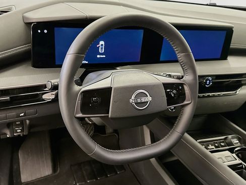 Used 2025 Nissan Murano SV AWD/4WD image 18
