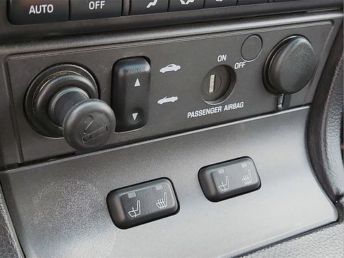 Used 2003 Ford Thunderbird Base image 22