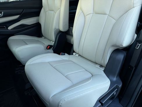 Used 2022 Subaru Ascent Limited w/ Technology Package image 21