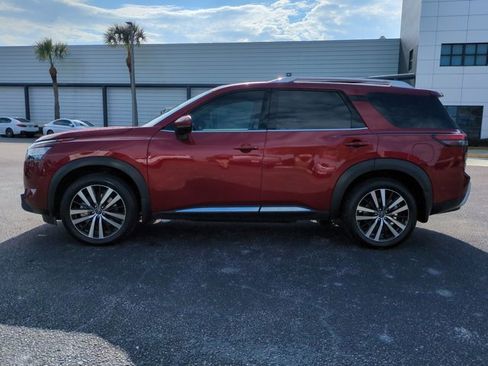 Used 2024 Nissan Pathfinder Platinum w/ Black Appearance Package image 7
