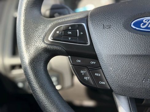 Used 2015 Ford Focus SE image 32