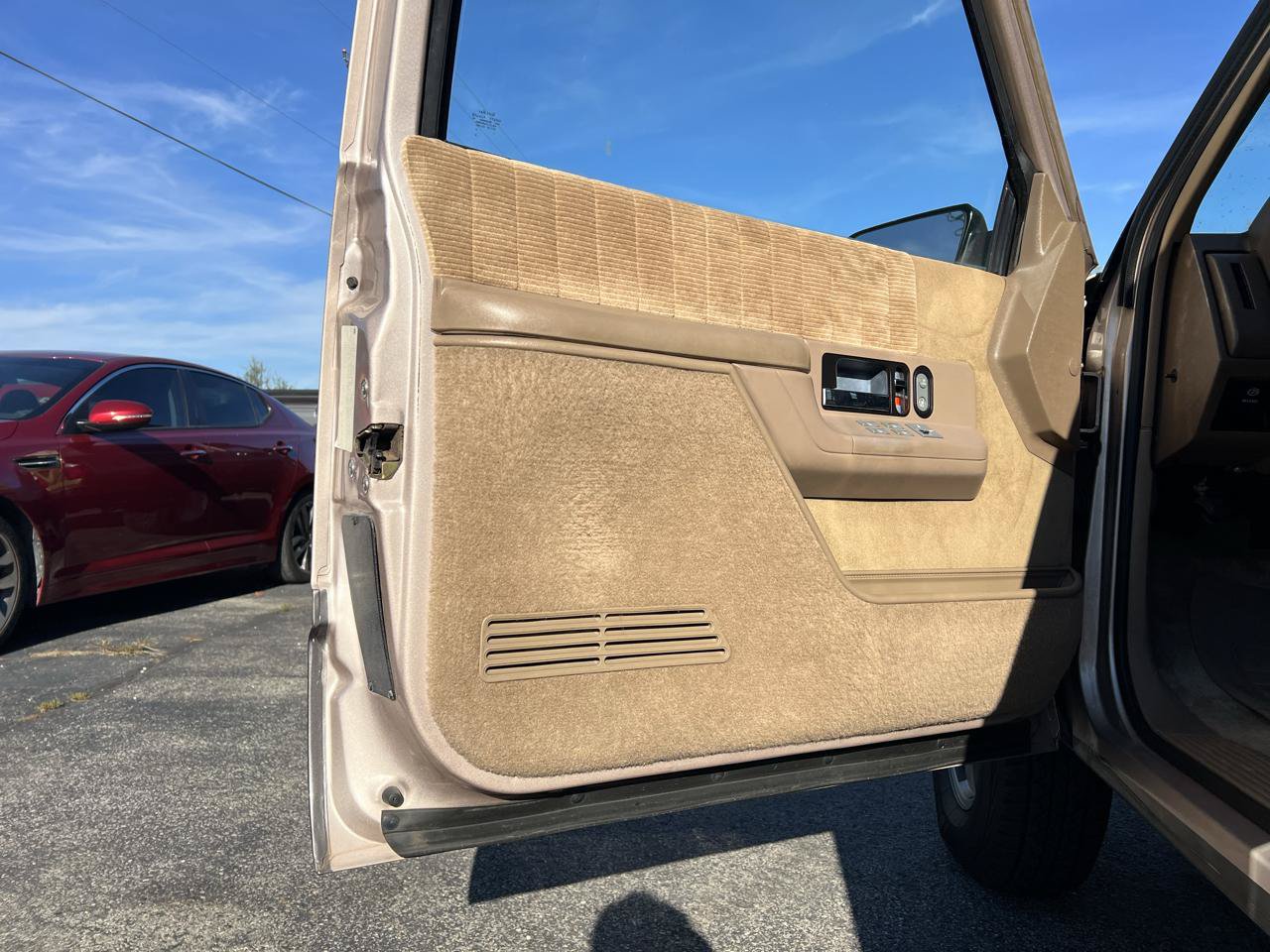 Used 1992 Chevrolet Suburban 4WD image 9