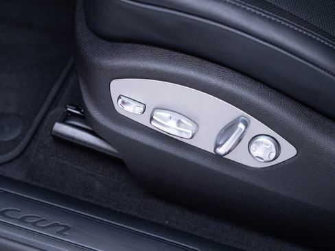 Certified 2025 Porsche Macan image 15