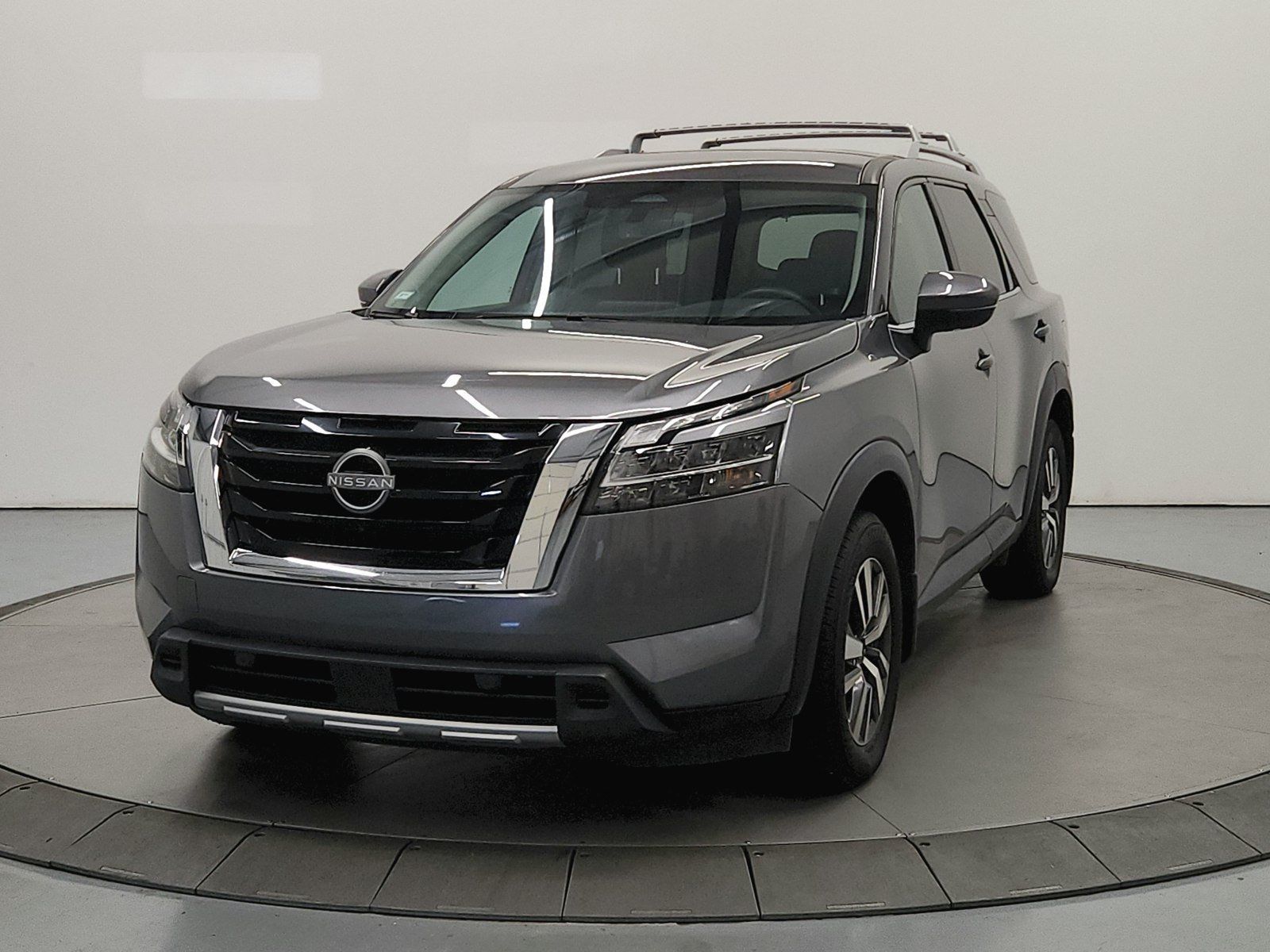 Used 2024 Nissan Pathfinder SL FWD image 4