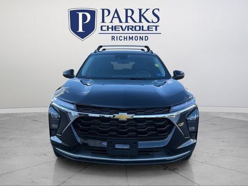 Used 2026 Chevrolet Trax LT w/ LT Convenience Package FWD image 2